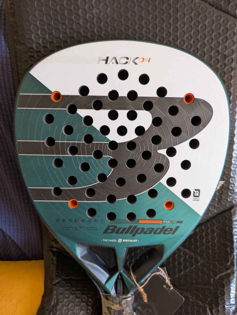 Pala Bullpadel Paquito Navarro Hack 04 2025