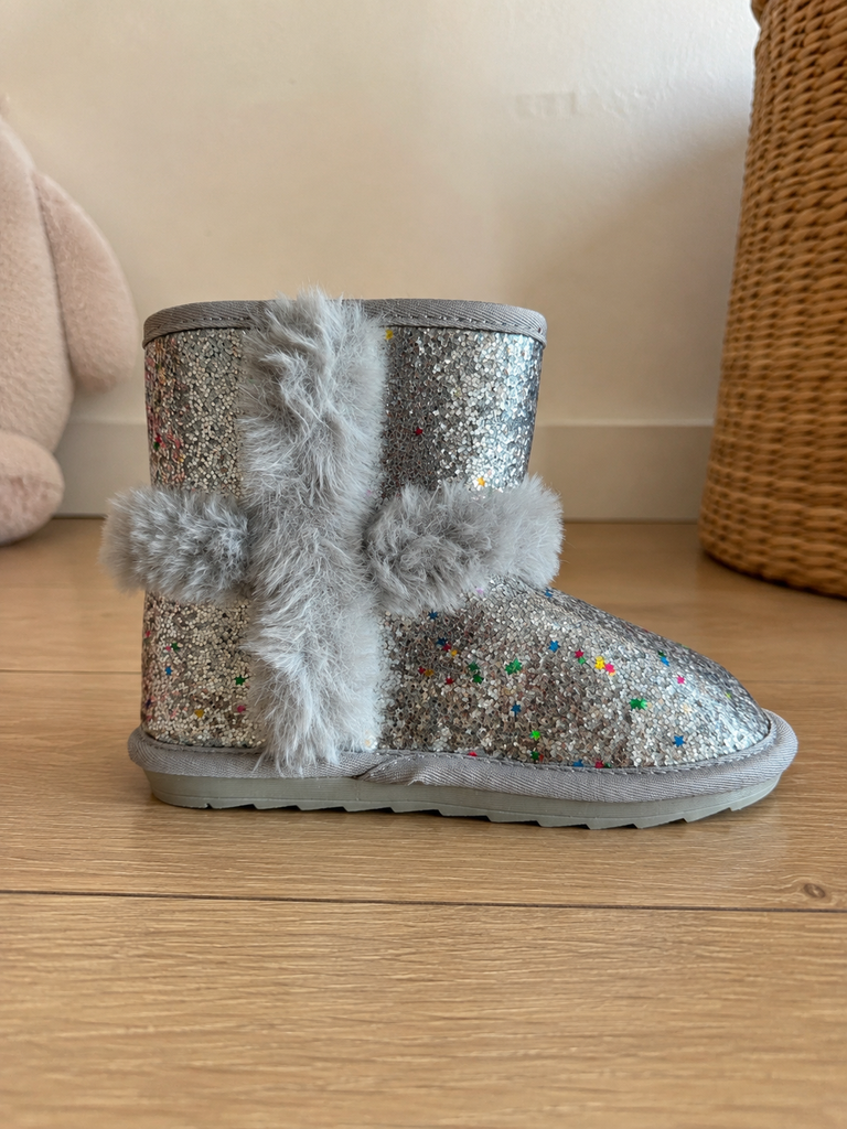 Botas Kids Plateadas con glitter y pelo gris · Talla 26
