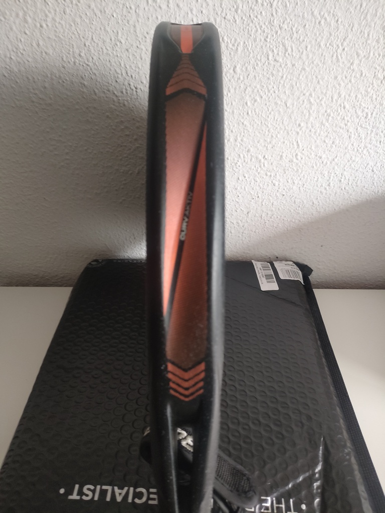 Pala Bullpadel Vertex 04 Hybrid 2025